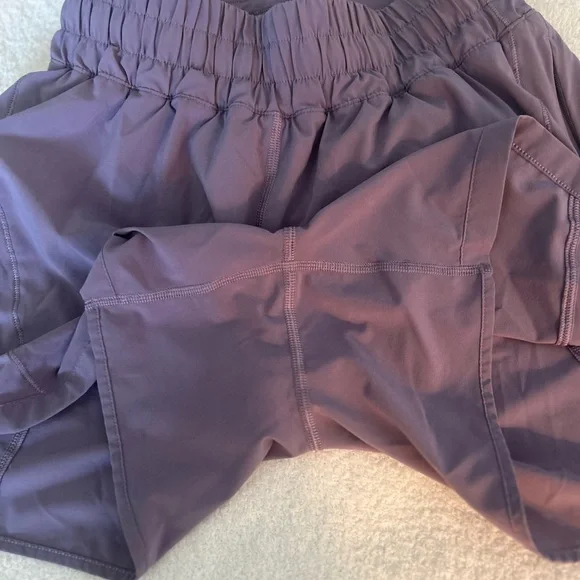 Lululemon Hotty-Hot High Rise Lined Shorts Size 6 - Picture 4 of 15